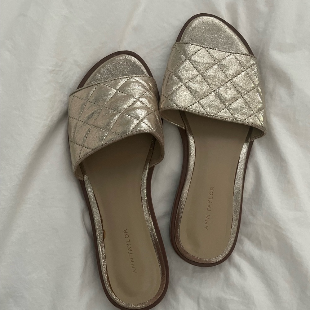 Ann Taylor Gold Flats